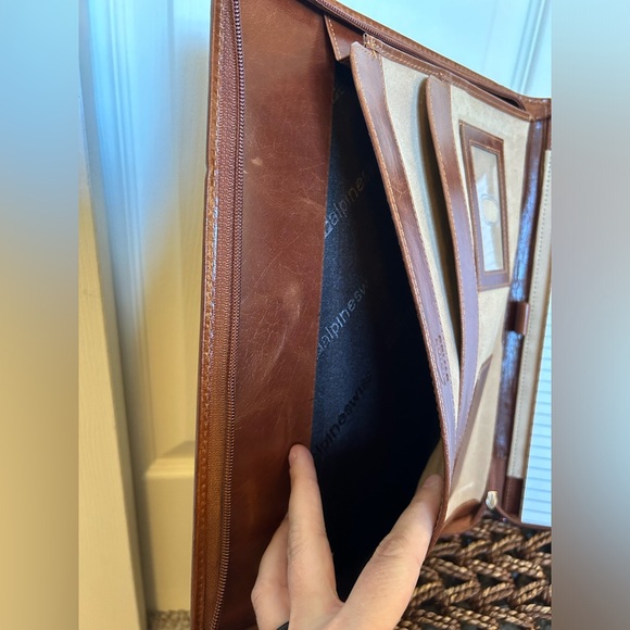 Alpine Swiss brown leather padfolio - Picture 3 of 6